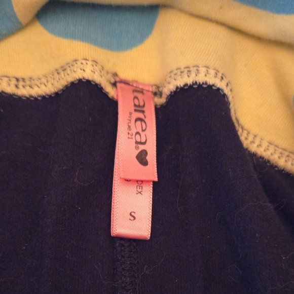 Tarea By Rue 21 Black Yoga Shorts with a yellow/blue Polka Dot Waistband Small - Picture 4 of 4